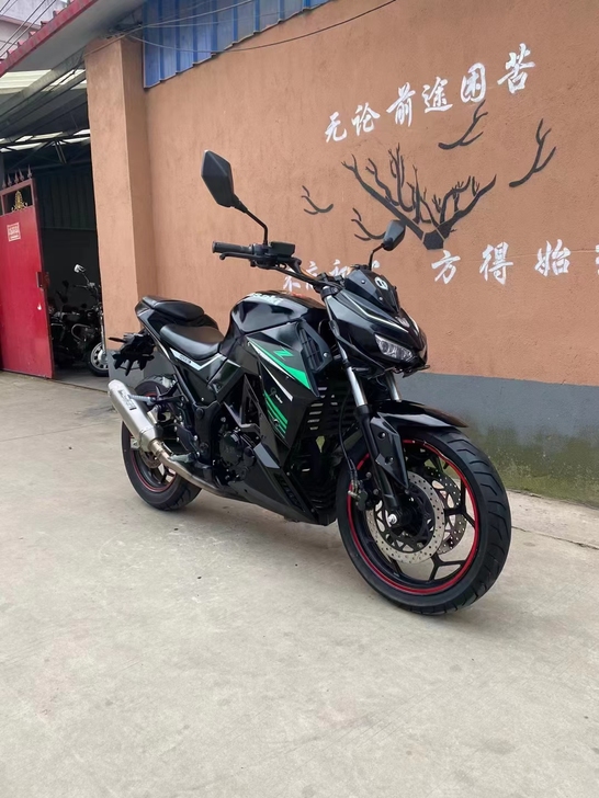 极品大蟒蛇250到货，国产最帅街车，液晶仪...