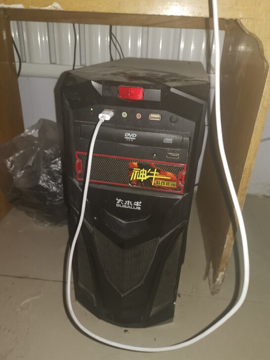 电脑一套，AMD四核处理器 8G运行内存，...