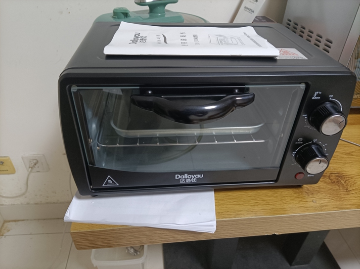 小烤箱，刚打开包装没用过