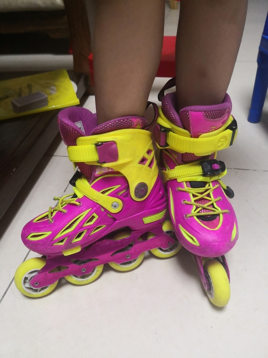 孩子要换新鞋,旧鞋出