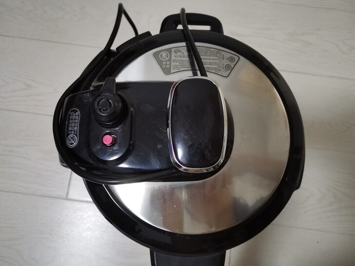 美的电压力锅4L 全新没用过 原包装没有了...