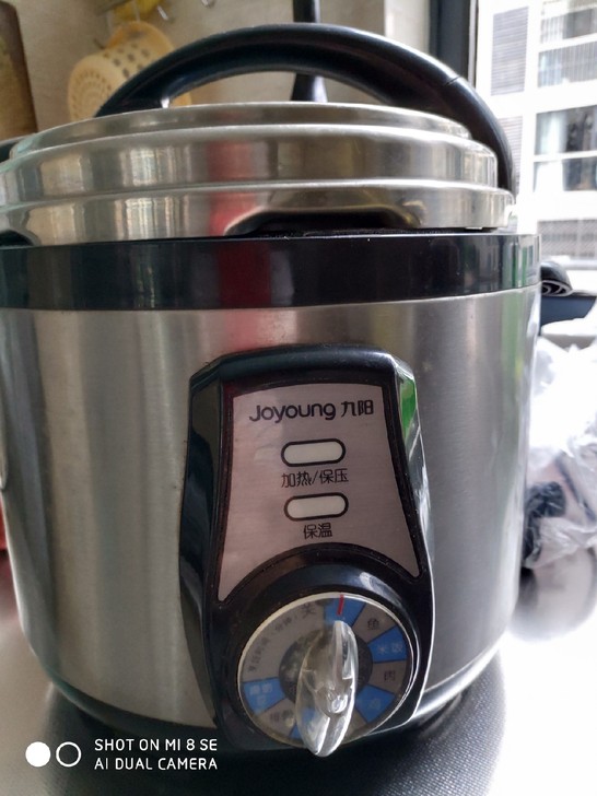 九阳压力锅搬家闲置,8成新,省电高效快速。...