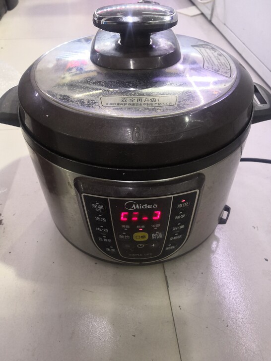 美的电压力锅无内胆当配件便宜处理了