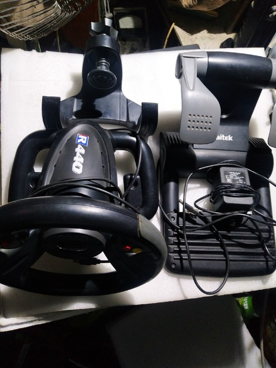 赛钛客力回馈方向盘R440，成色如图需要的...