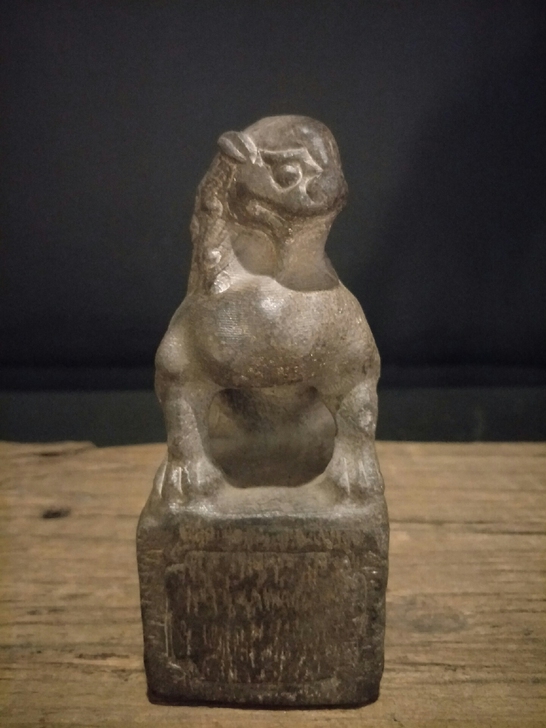 青石雕刻  瑞兽摆件，高15公分，造型独特...