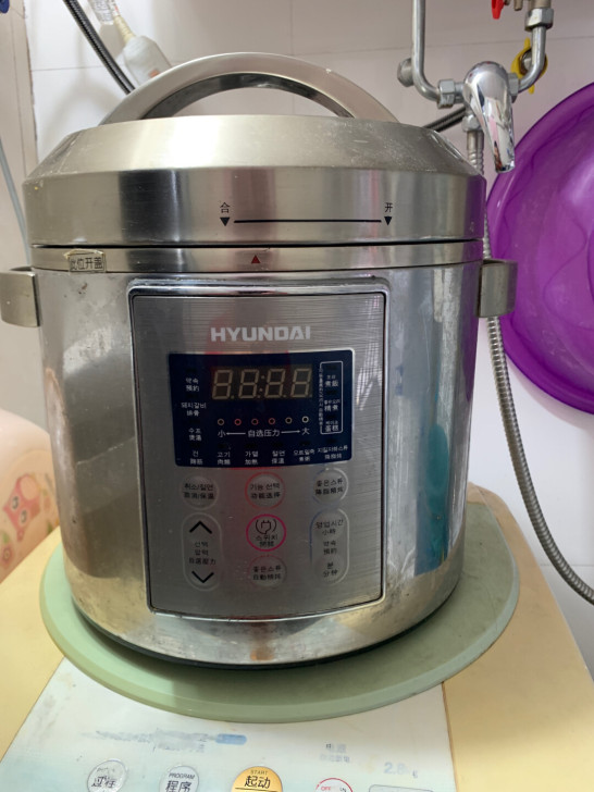 韩国现代电压力锅5L9成新买来时八百多元，...