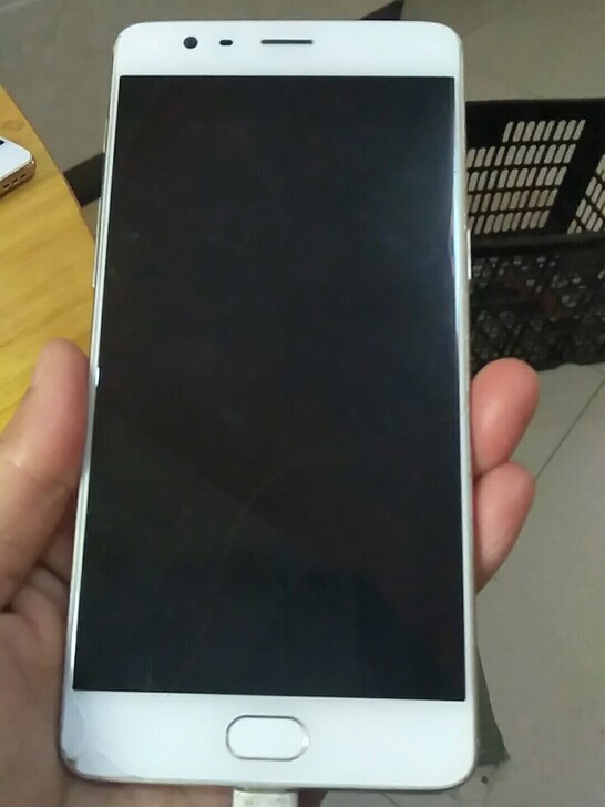 一加3t，开机屏坏，内爆。。。功能正常。。。