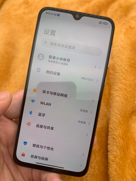 小米9SE，黑色，6+64，方方正正手感好...