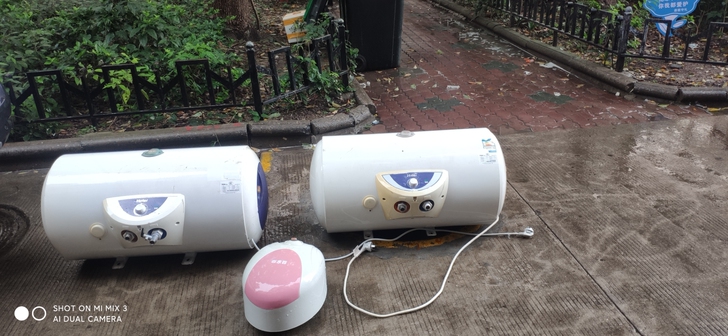 海尔80升热水器，200元一台，