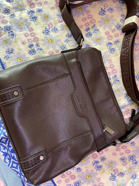 全新包包男士挎包，包邮～