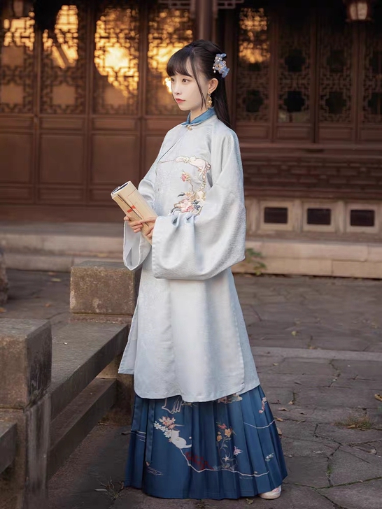 十三余小豆蔻儿[称猫]绣花立领斜襟长衫百迭...