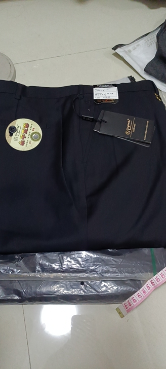 金利来藏蓝色西裤，做工精细全包边，薄款的，...