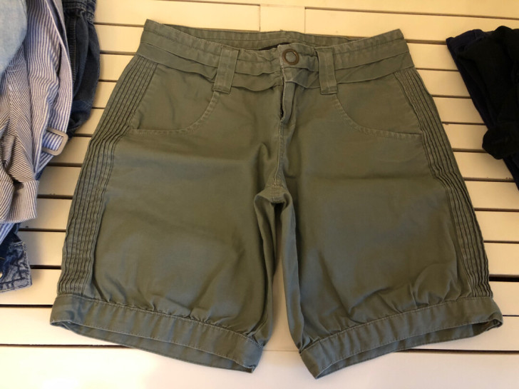 ebase 夏女短裤 150/xs 七成新