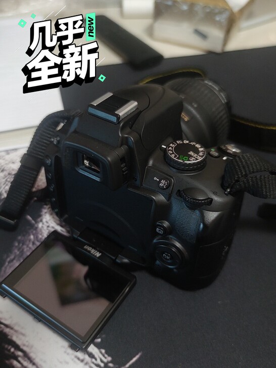尼康D5000，发现柜子上有个闲置太久的数...