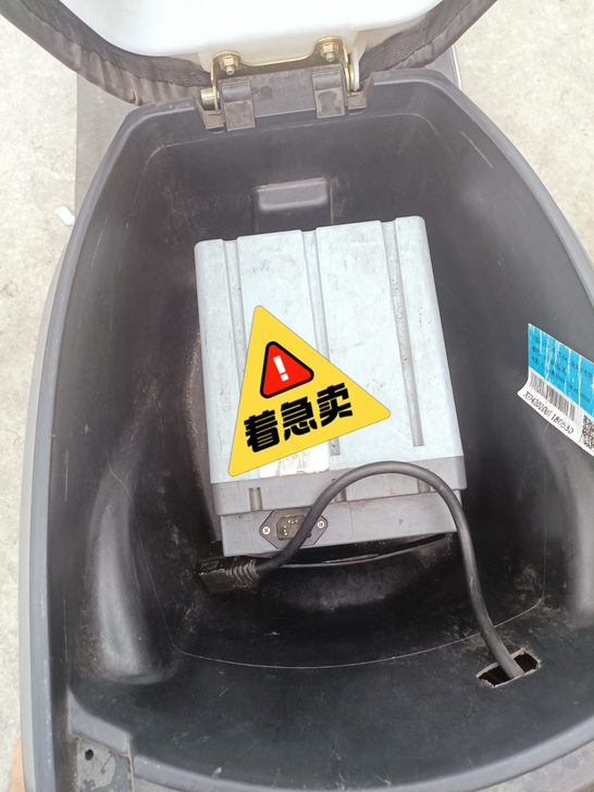 纯个人因要去外地出售小刀电摩外加后坐天能锂...