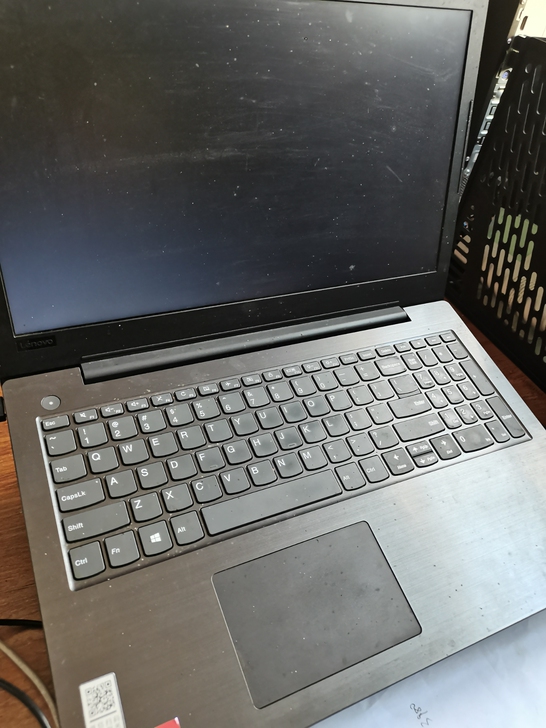 联想电脑，前年买的，用不到了忍痛割爱。