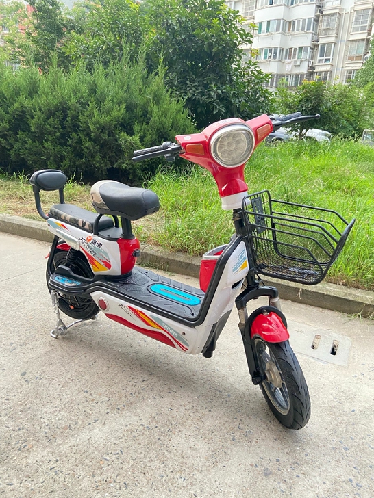 雅迪电动车，雅迪电车，前后真空胎，速度超级...