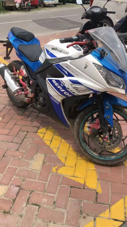 公路赛摩托车 实体店购买就骑几个月 一直闲...