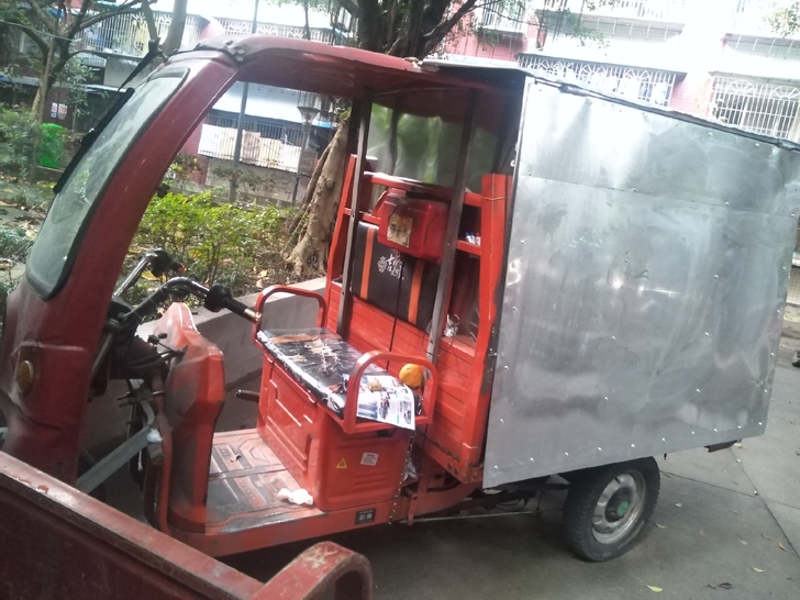 油电两用三轮车,续航优秀 车厢刚做不久很新...