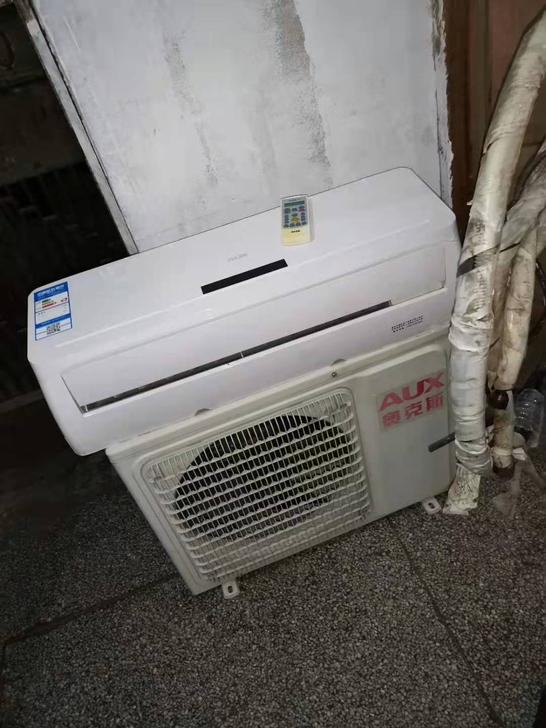 奥克斯大一匹单冷空调,外观很新,机器是20...