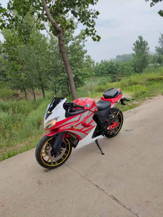精品宝马款北极光到货，九成新液晶表六速，全...