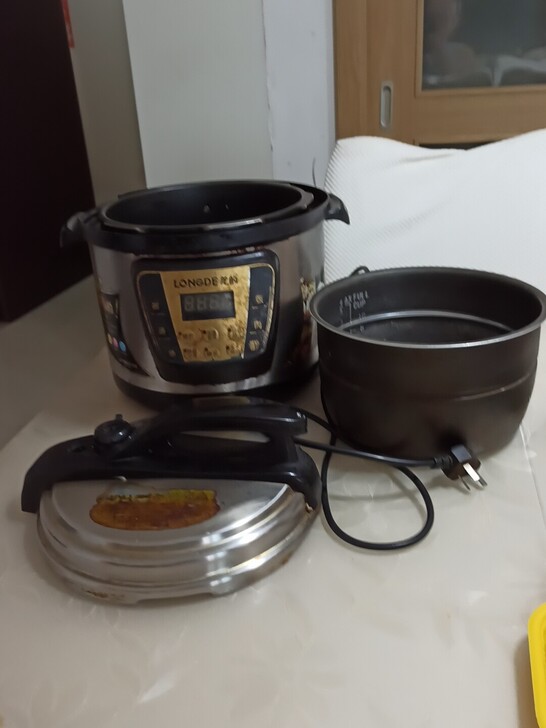 正品龙的电压力锅，6新功能正常，适合6~7...