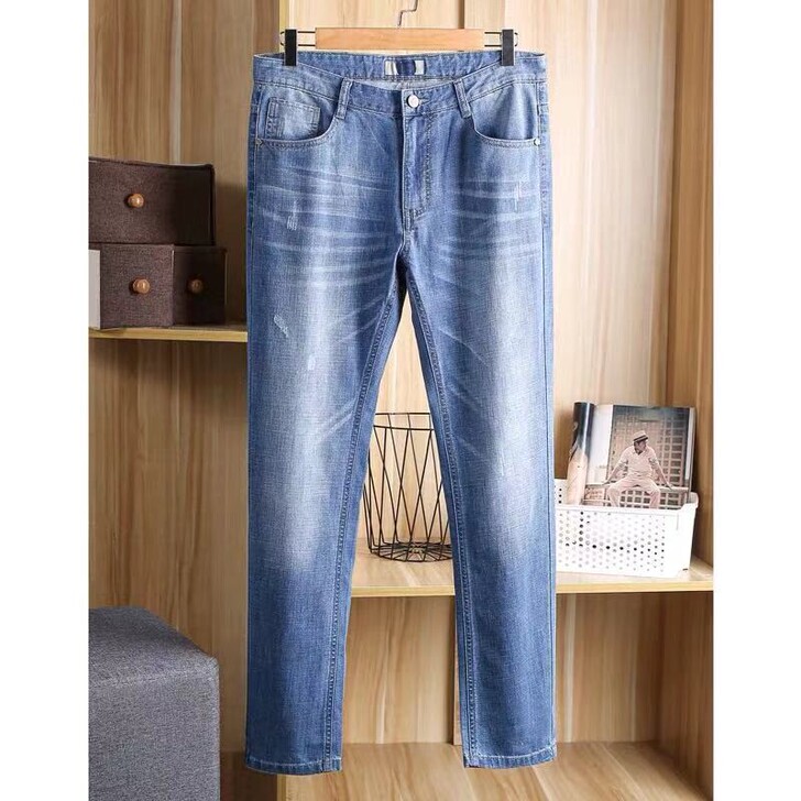 男士春夏薄款浅蓝色牛仔裤,修身直筒牛仔长裤子