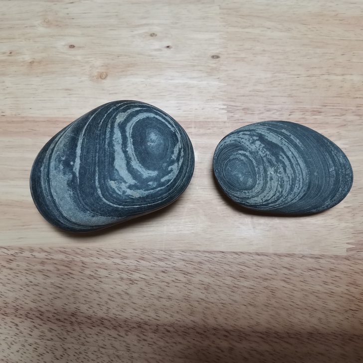 #长江水墨画石,一对鱼,背面风景,精品手把...