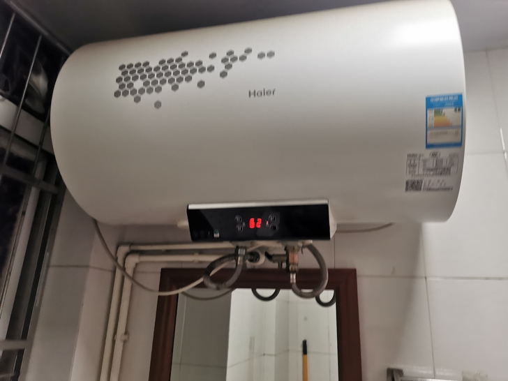 家用海尔电热水器，已使用了4年多，搬家便宜...