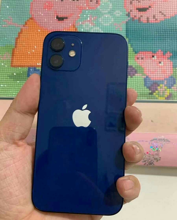 iphone苹果12    国行蓝色128g 九八新，无划痕