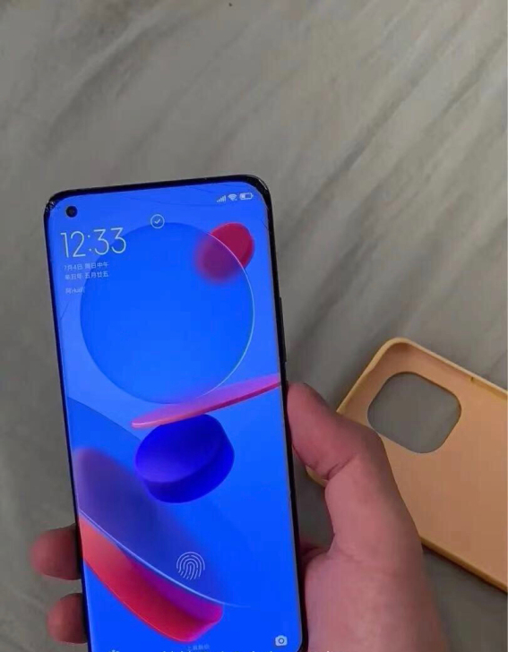 小米11，当时出来的时候就买了，托朋友冲京...