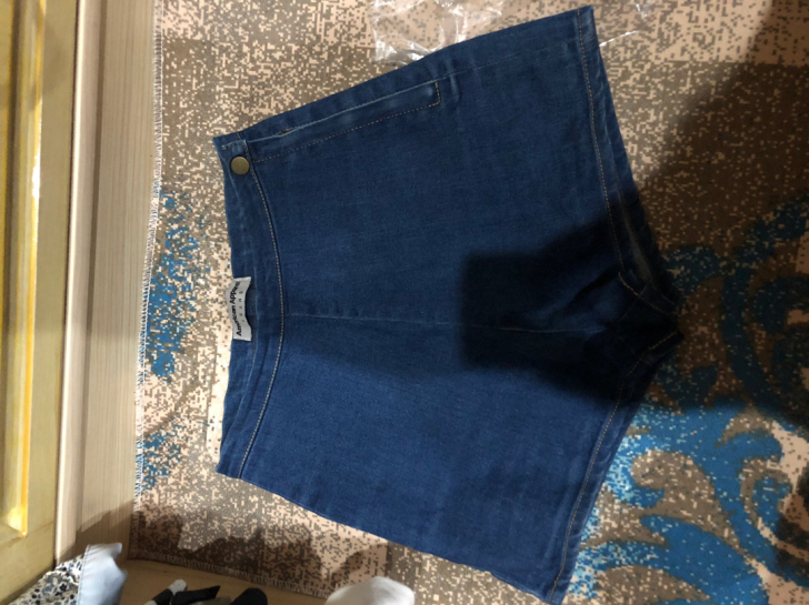 高腰短裤,穿过几次,质量好有弹性