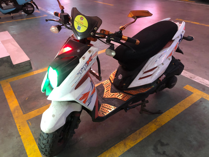 路虎越野一台，极品车况，改件多多，不烧机油...