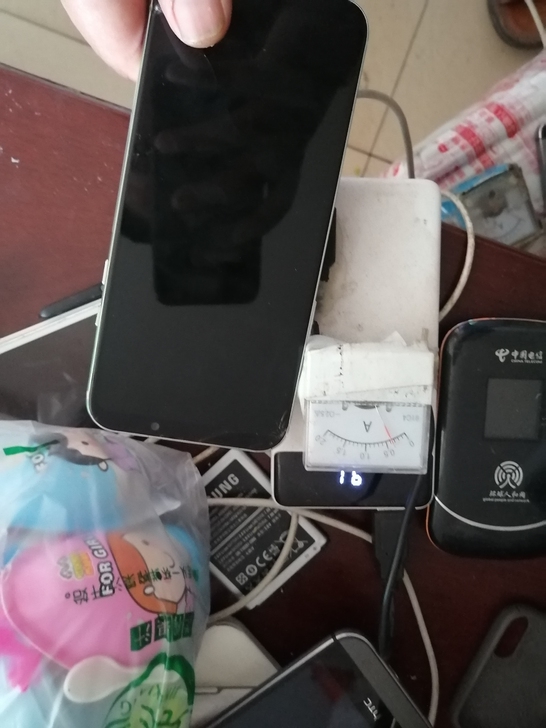 小米黑鲨2，主板是开机的，配件处理，内存不...