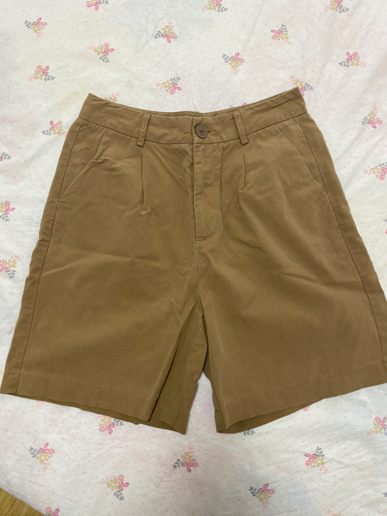 卡其色短裤女  实体店购入