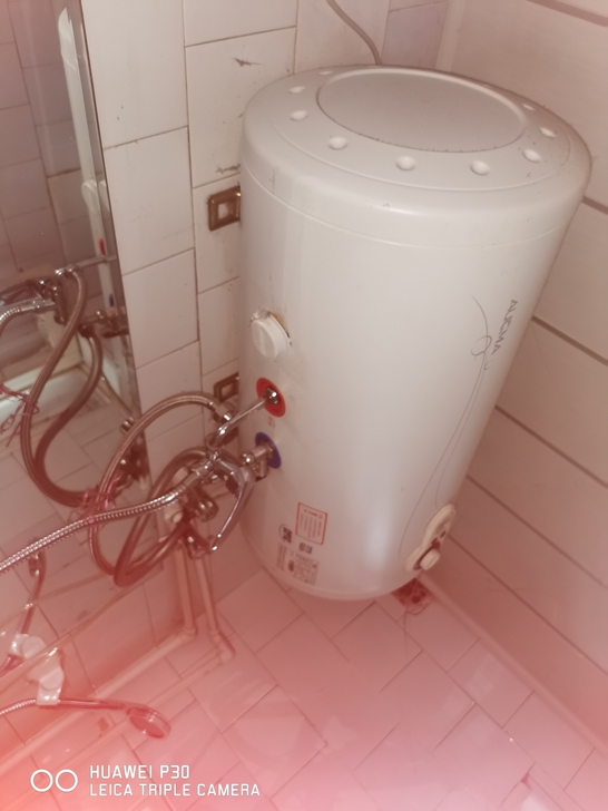 澳柯玛40升热水器，搬家便宜转