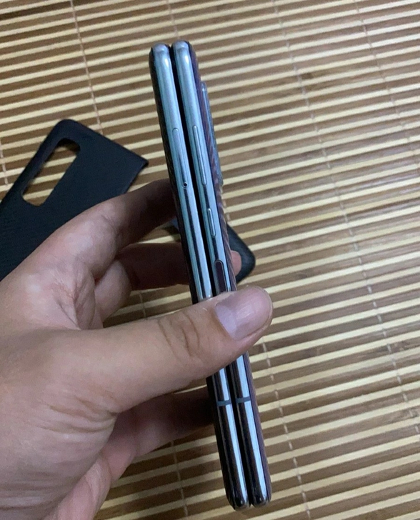 三星折叠F9000