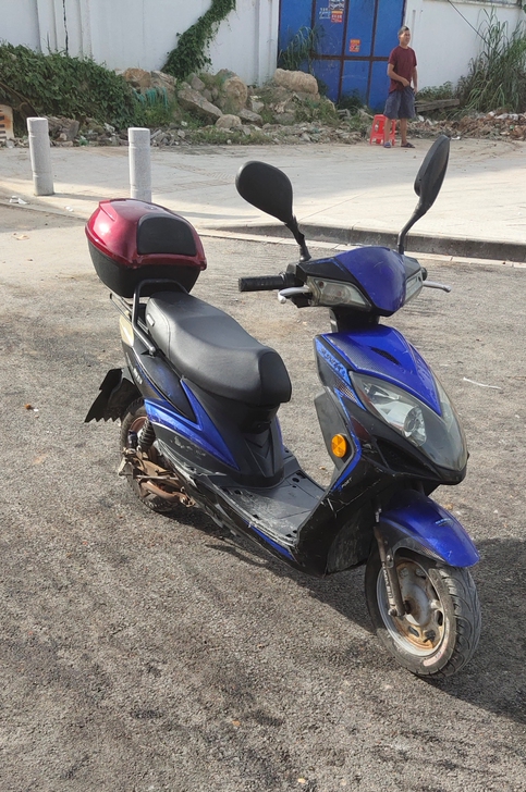 新日电动车，工作原因调走，车转让，头盔充电...