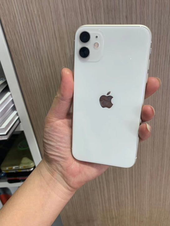 苹果11。国行128G。白色。。成色九八新...