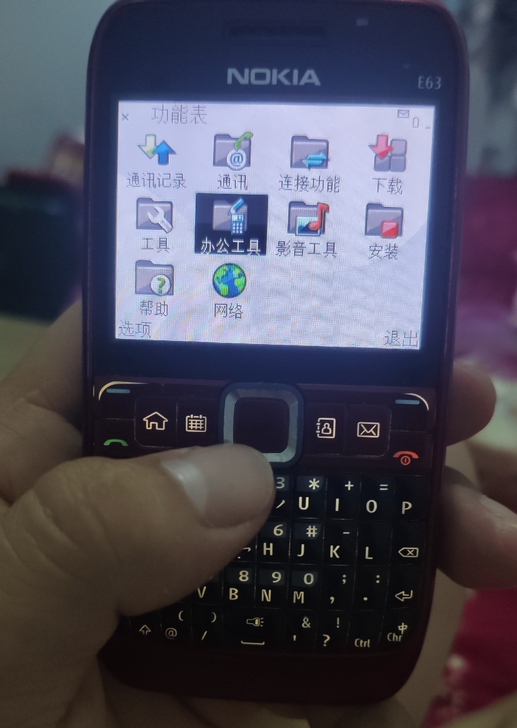 非常经典的诺基亚E63.现在操作依然丝滑，...