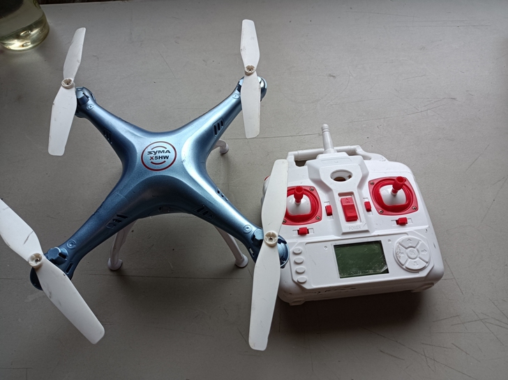 司马四轴小飞机，带彩灯，可搭配摄像头。电机...