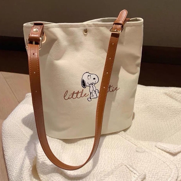 【全新包邮】联名款卡通水桶包包女帆布百搭大...