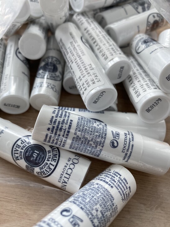 欧舒丹乳木果润唇膏,非常滋润现货欧舒丹乳木...