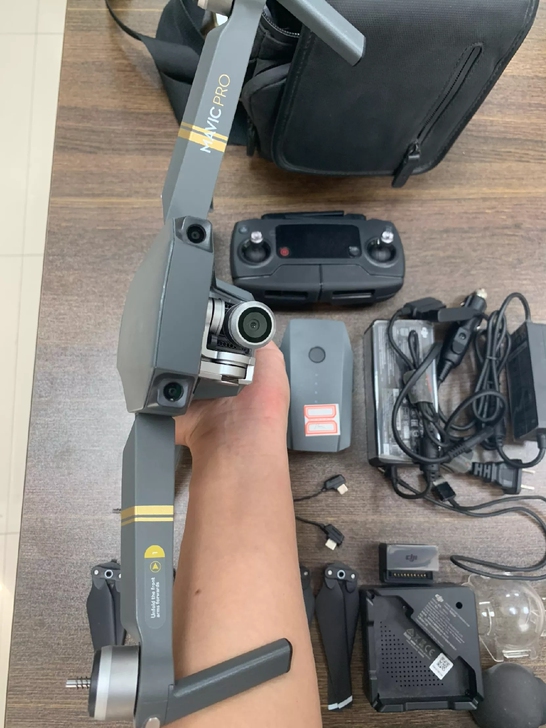 x12号大疆御pro全能套，整体成色非常好...