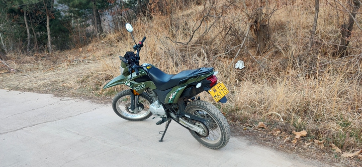 越野林道 摩托车一辆出售。手续齐全。7800