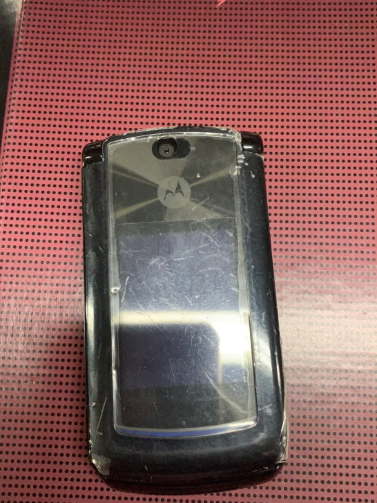 摩托罗拉V9全新，。原装膜还在，不是换壳的...