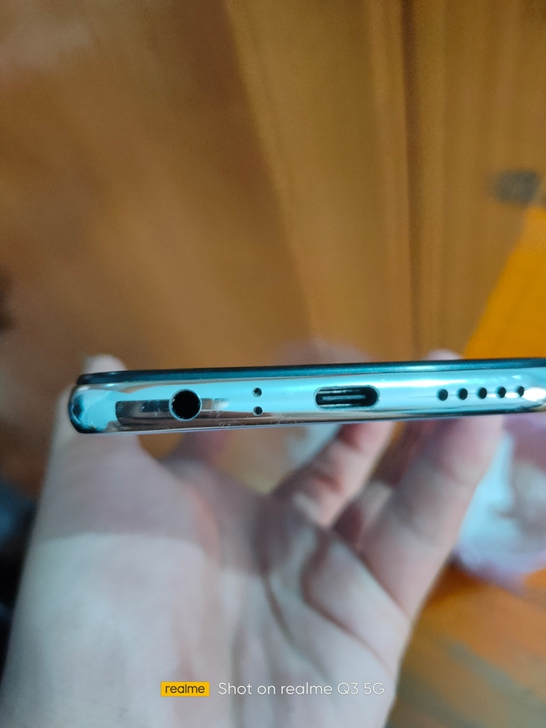 红米note8，4+64，底部边框有划痕，...