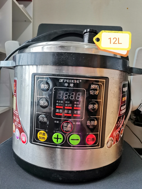 电压力锅和电饭锅,都是12L,煮饭的话够1...