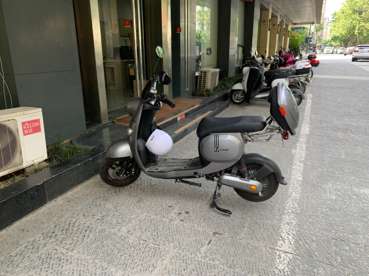 绿源电动车黄牌提速了9成新买入半年左右位置...