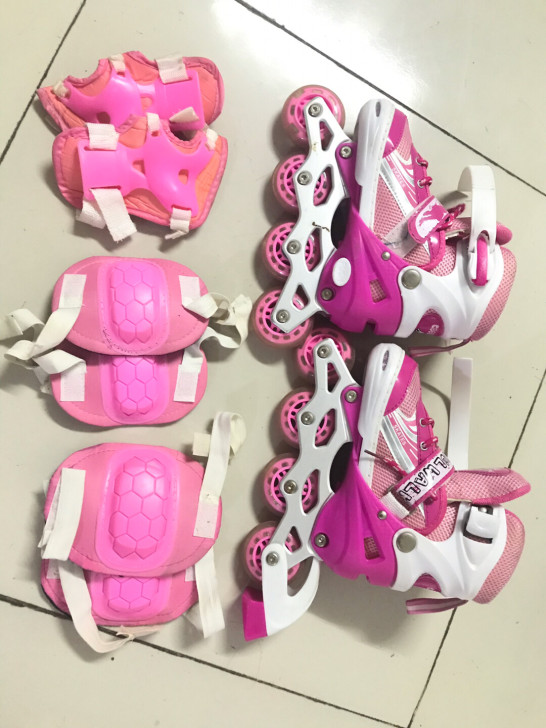 粉色滑冰鞋 旱冰鞋S码一双（适合鞋码31-...